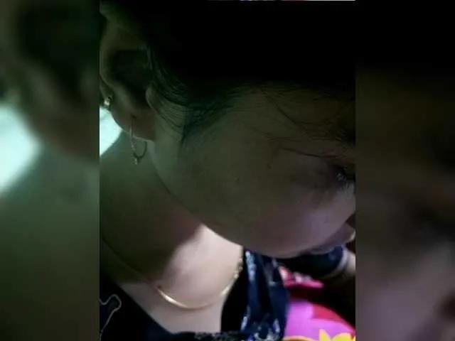 Offline YourAadhya on BongaCams