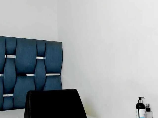 Offline yourwife-anna on BongaCams