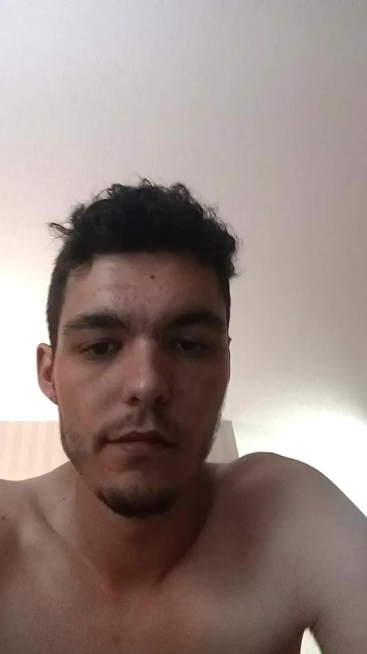 Offline alexandre69xxx on Cam4