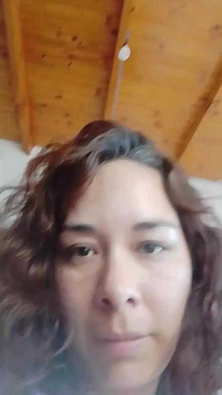 Offline almondwithlove on Cam4