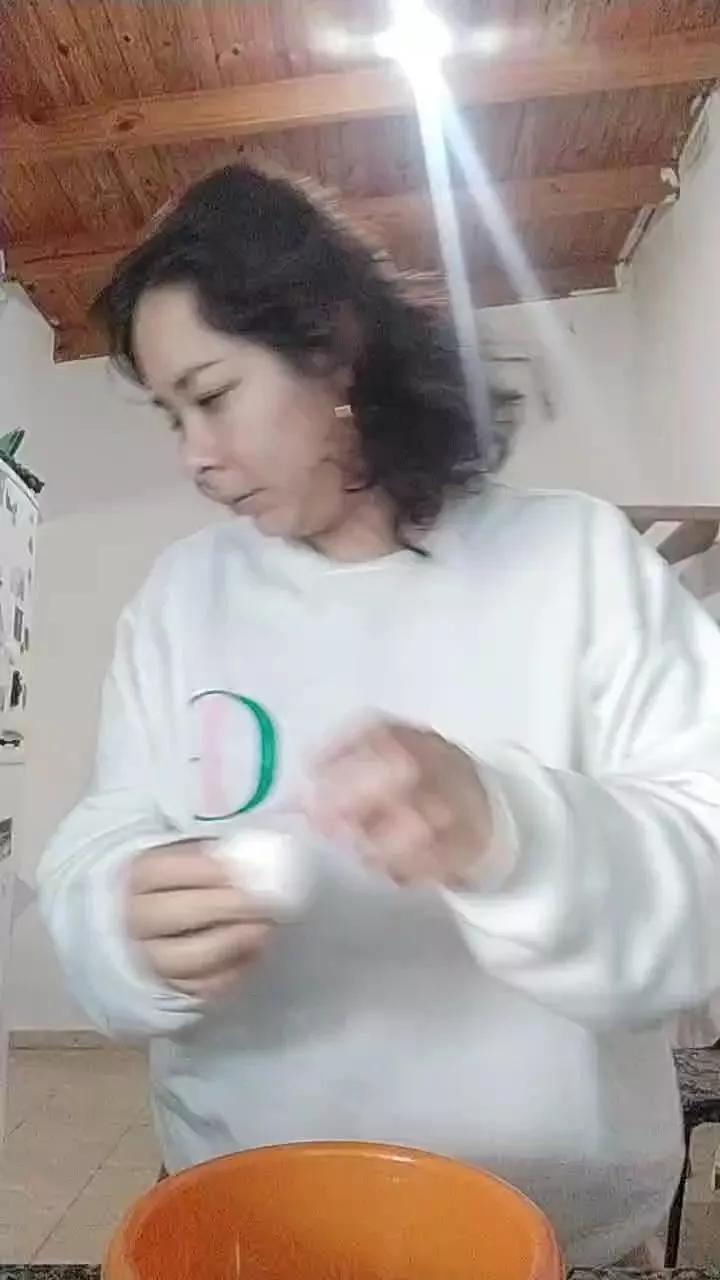 Offline almondwithlove on Cam4