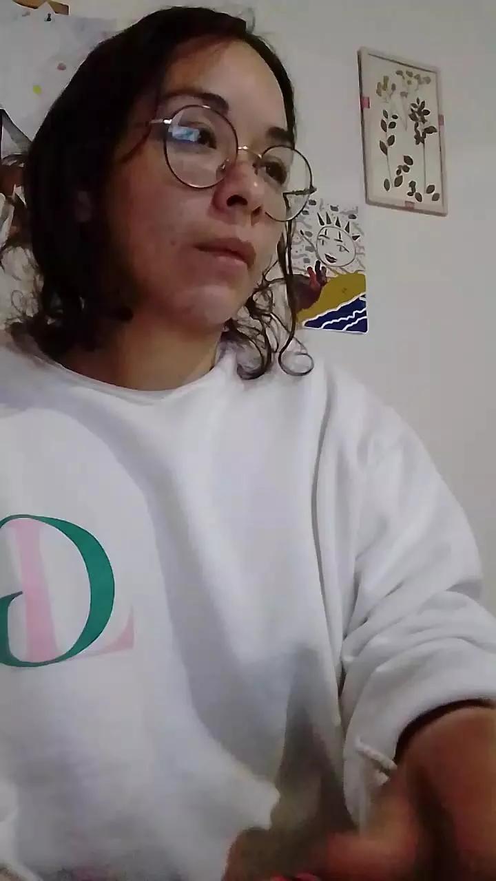 Offline almondwithlove on Cam4