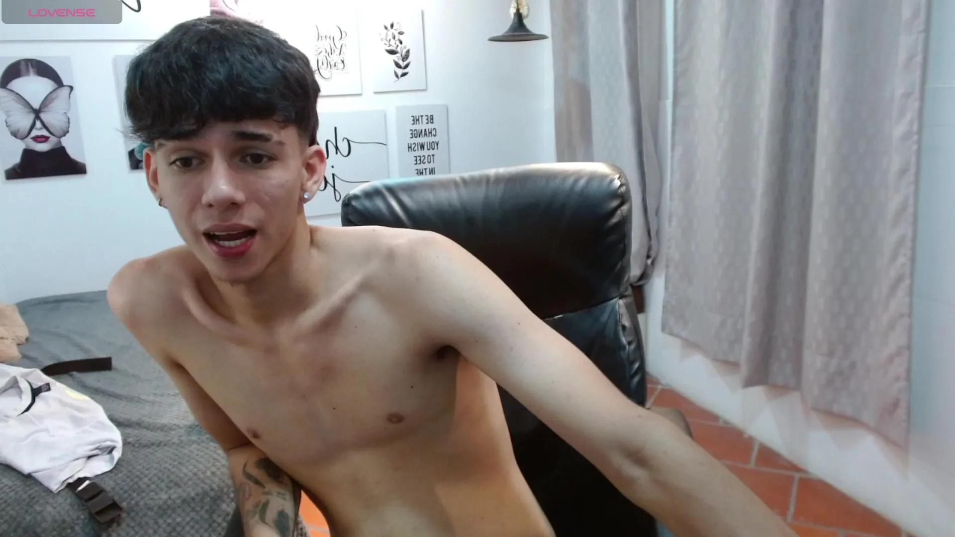 Offline AmethystShadow on Cam4