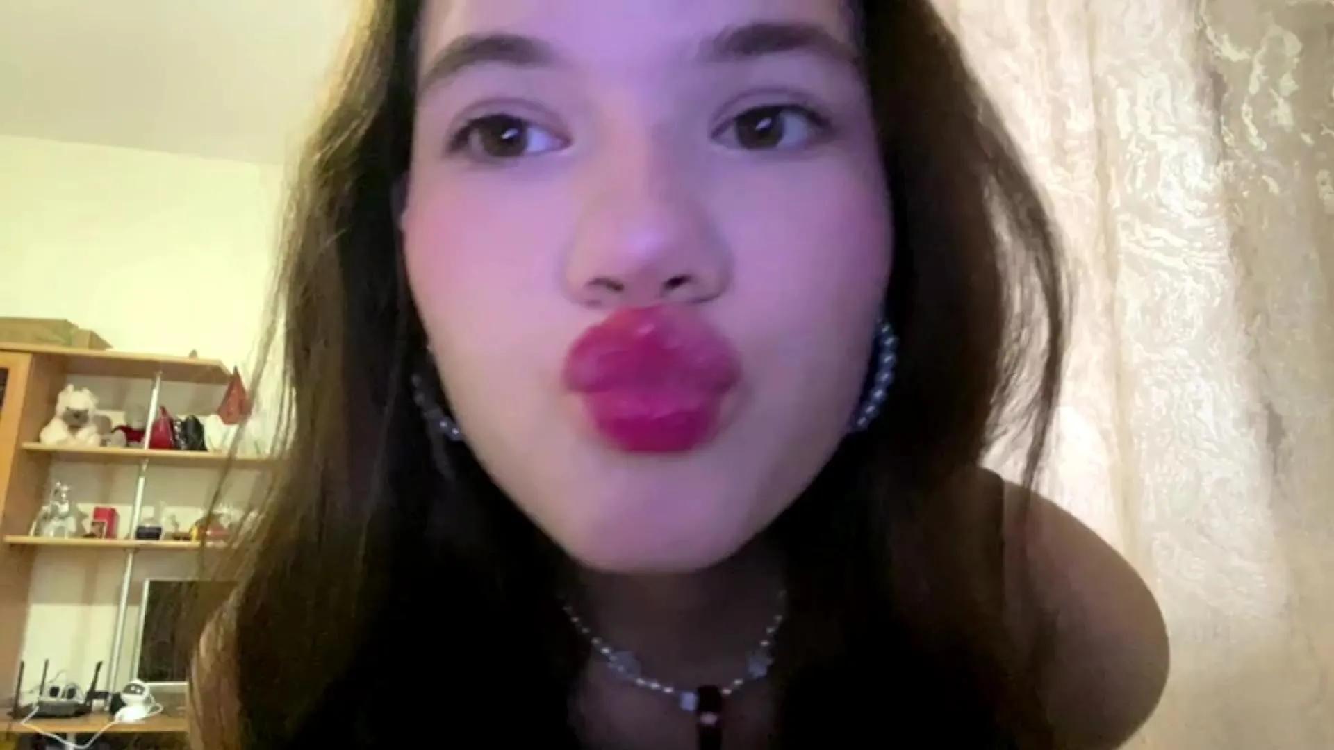 Offline ArlyneSwilling on Cam4