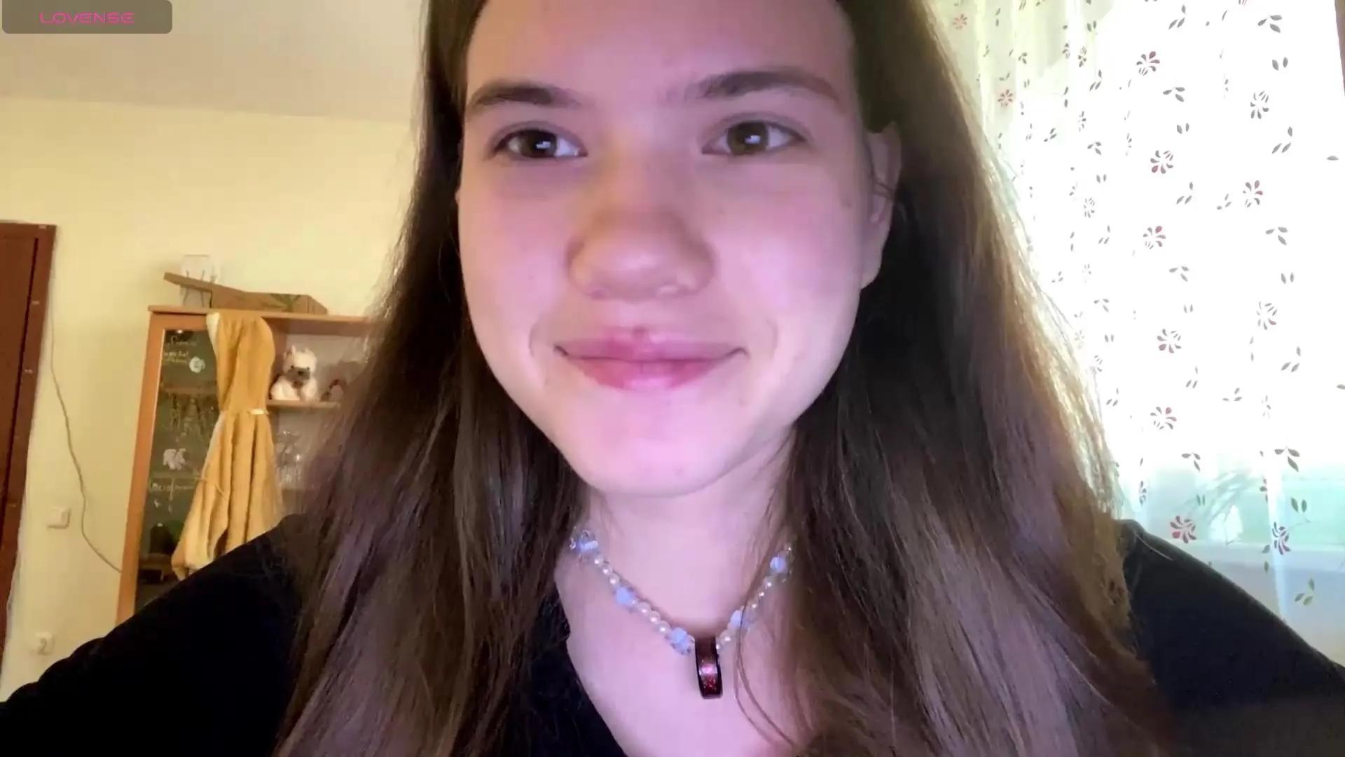 Offline ArlyneSwilling on Cam4