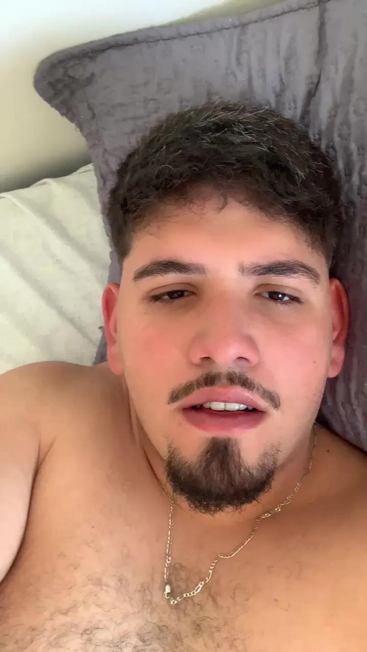 Offline Bbbtro on Cam4