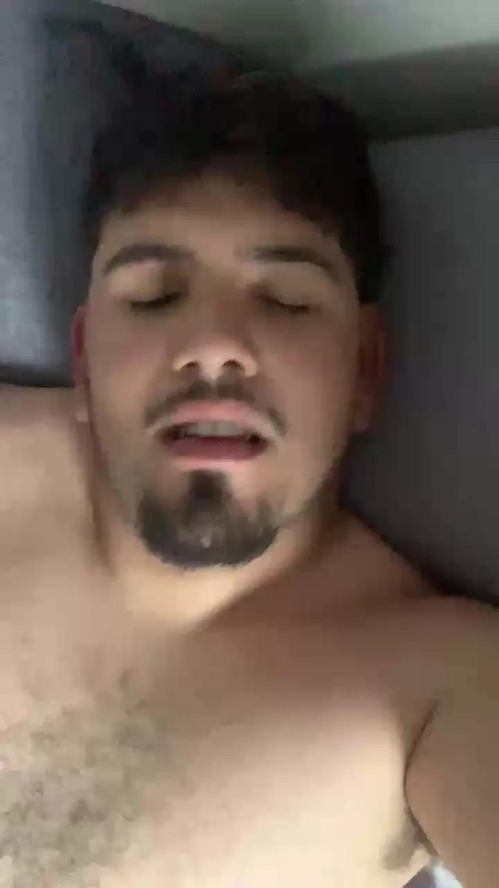 Offline Bbbtro on Cam4