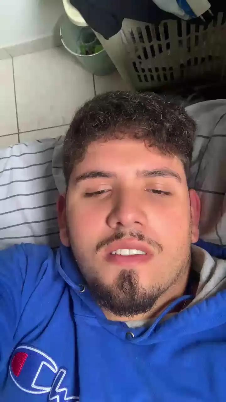 Offline Bbbtro on Cam4