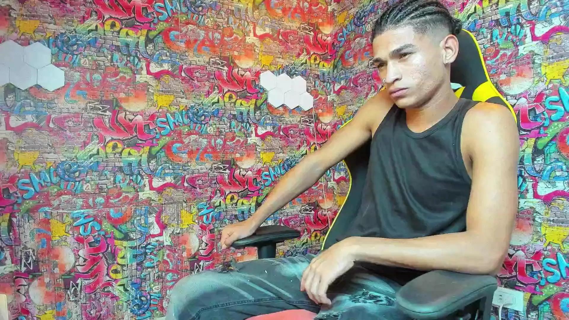 Offline BoySlim2025 on Cam4