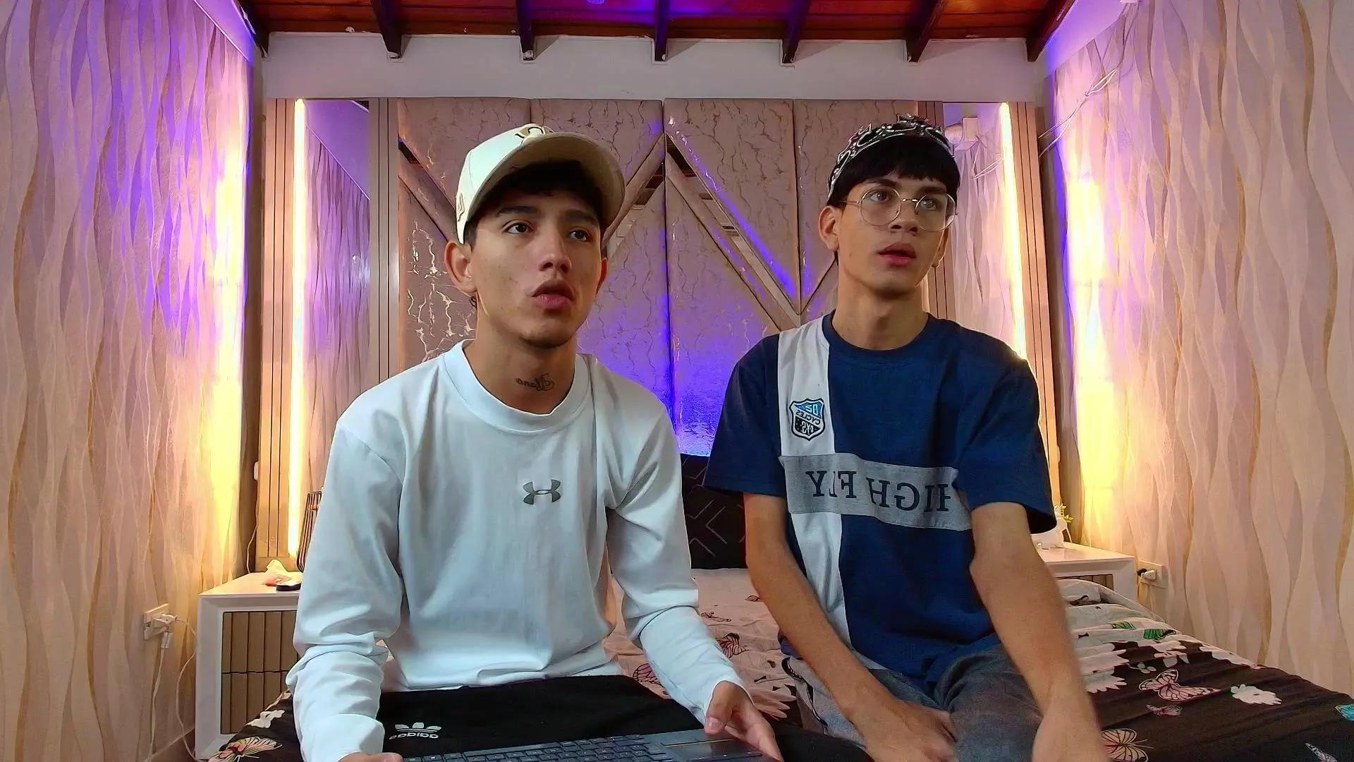 Offline BoySlim2025 on Cam4