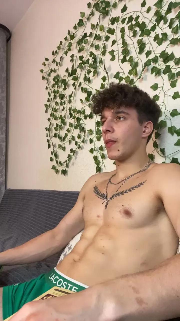 Offline bravo_maestro on Cam4