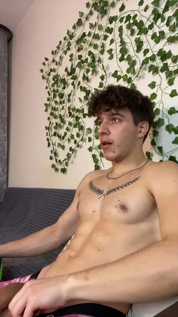 Offline bravo_maestro on Cam4