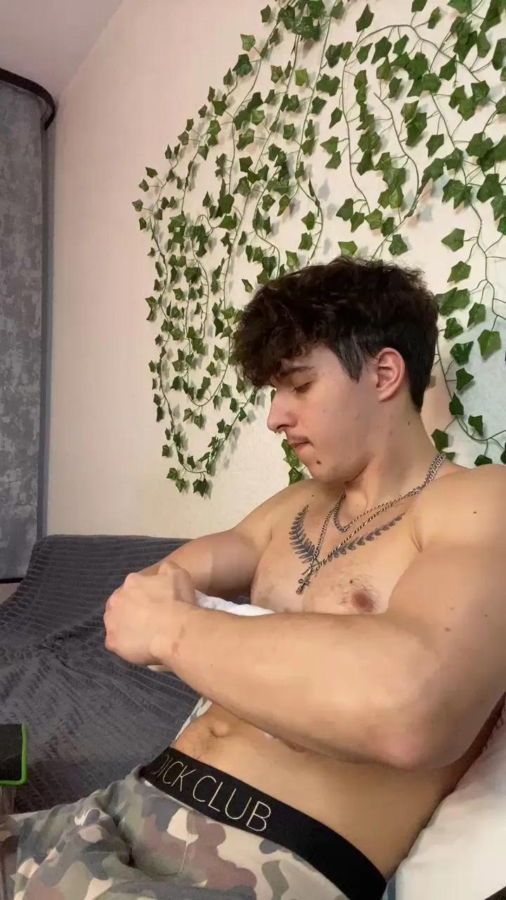 Offline bravo_maestro on Cam4