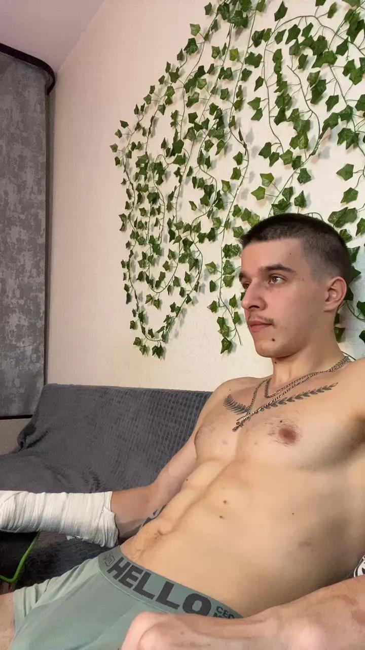 Offline bravo_maestro on Cam4