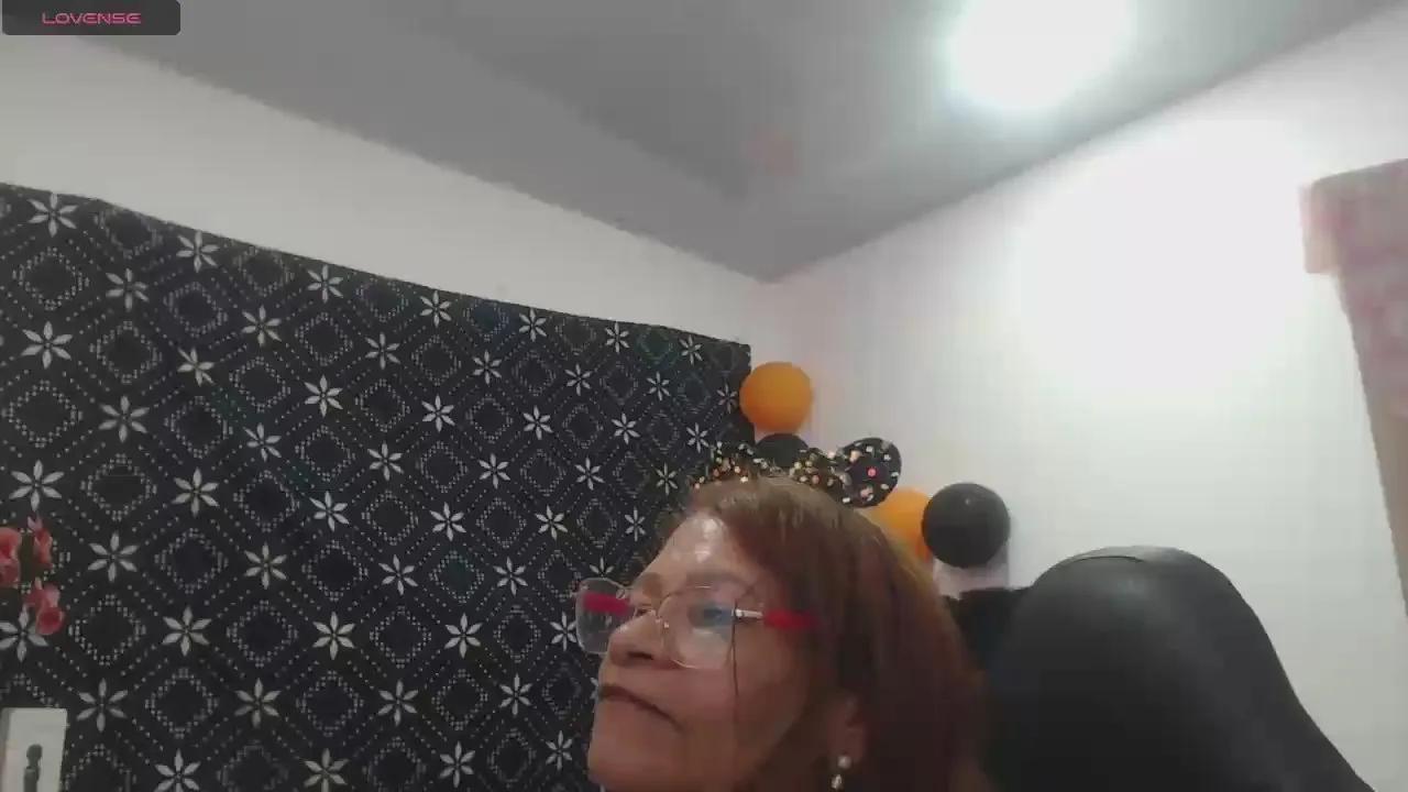 Offline BustyXMilf on Cam4