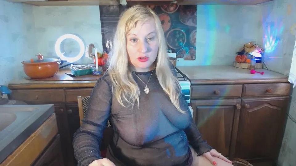 Offline CandiceXBluee on Cam4