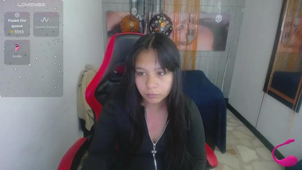 Charis_21 —  #fisting #deepthroat #analtoys #masturbation #bigass #squirt #smoke