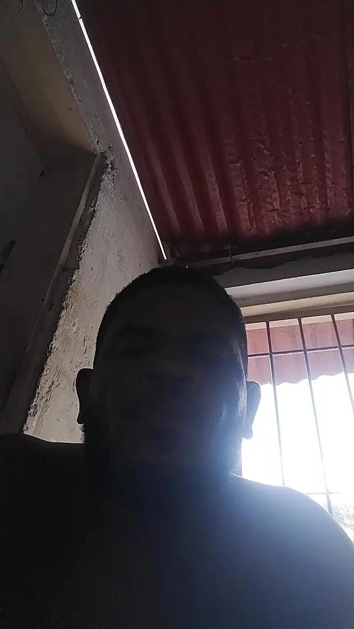 Offline cometa2673 on Cam4