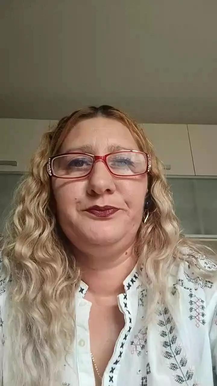 Offline CristinaSexy077 on Cam4