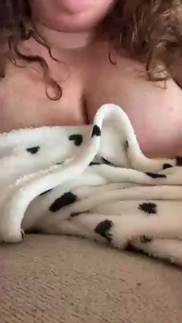 Offline Curvycurlycutie on Cam4