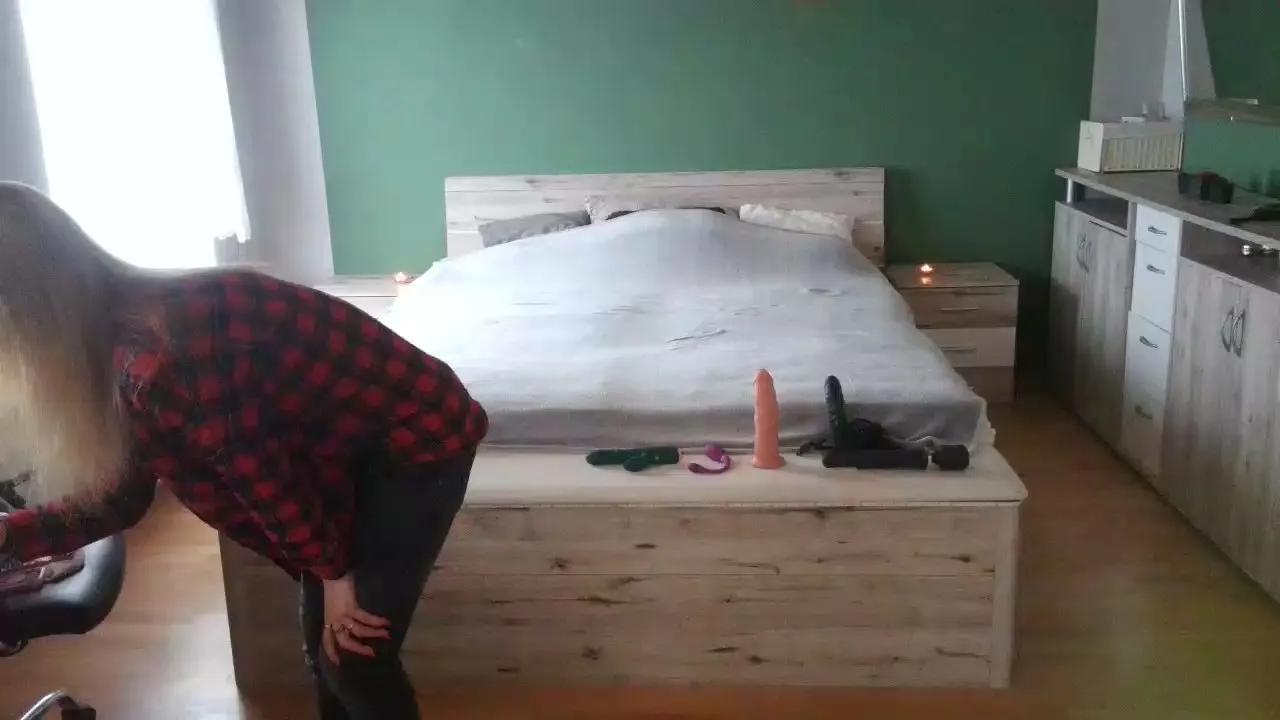 Offline CuteSlut4u on Cam4