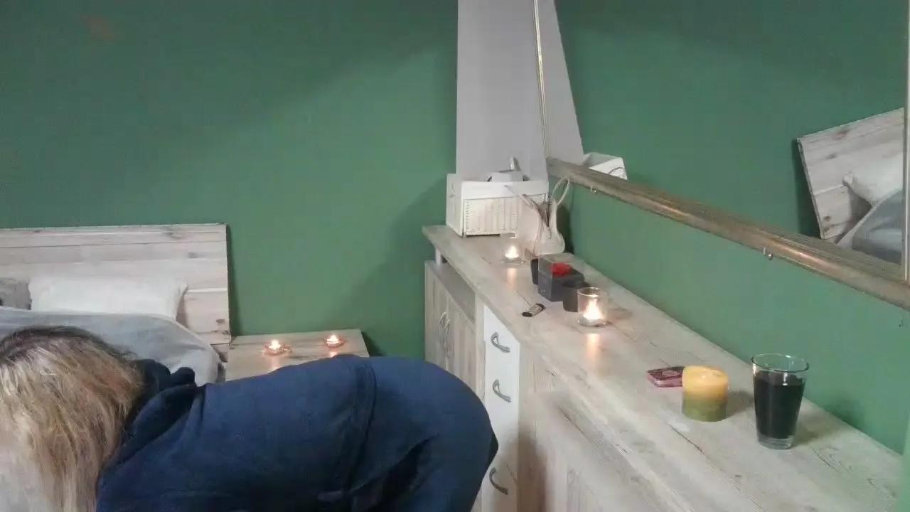 Offline CuteSlut4u on Cam4