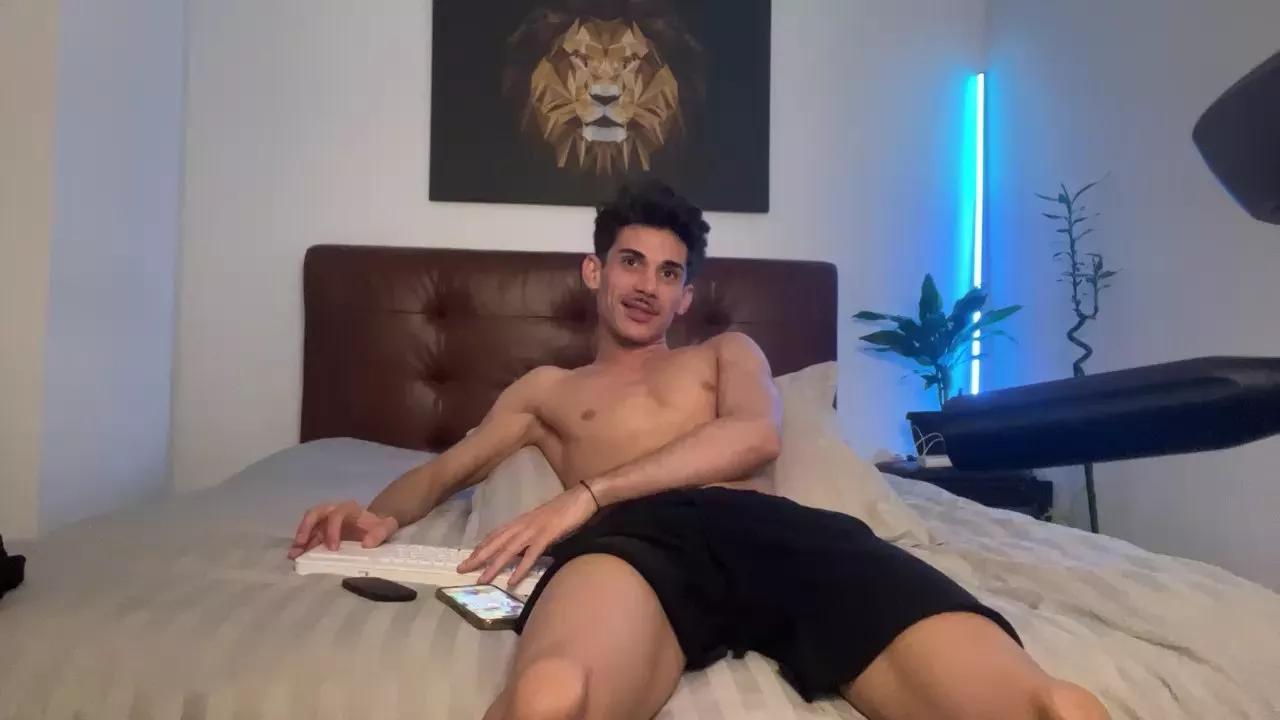 Offline danielhotttie on Cam4