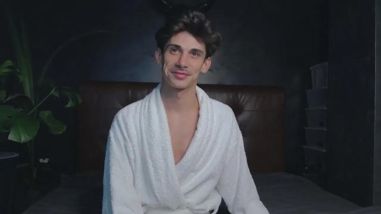 Offline danielhotttie on Cam4