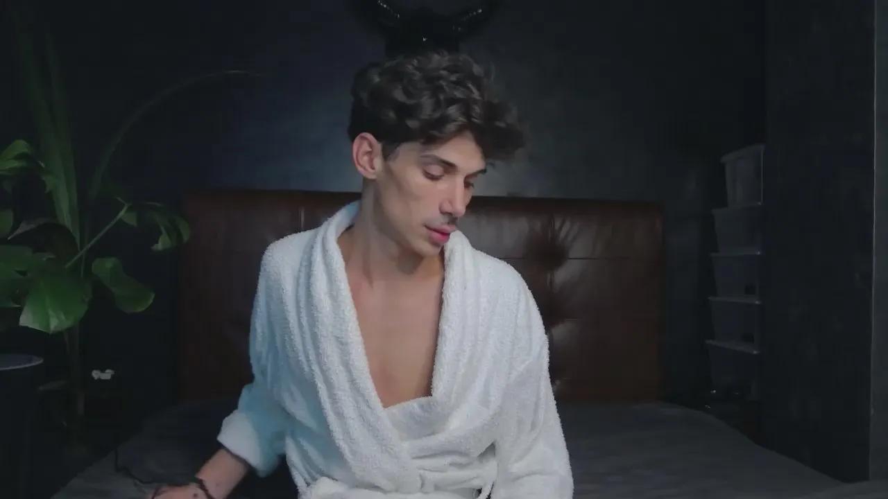 Offline danielhotttie on Cam4