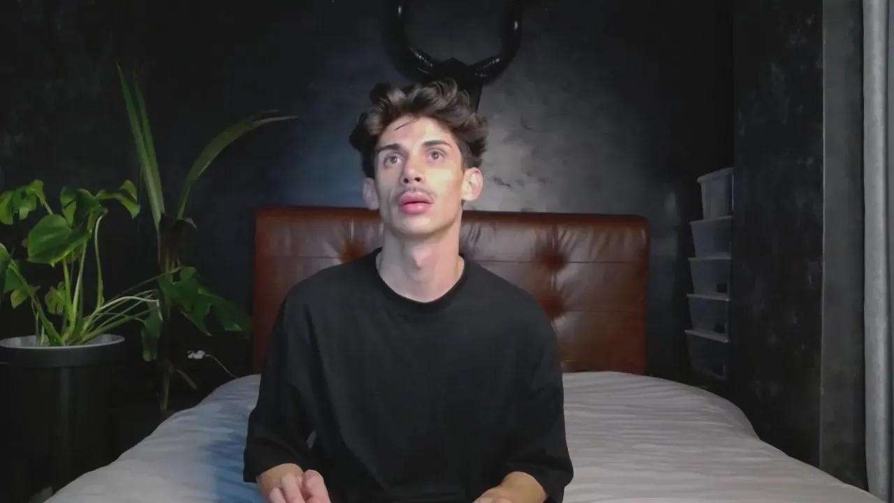 Offline danielhotttie on Cam4