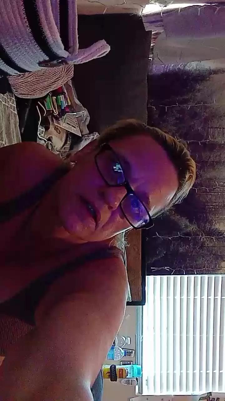 Offline DirtyKitty6969 on Cam4