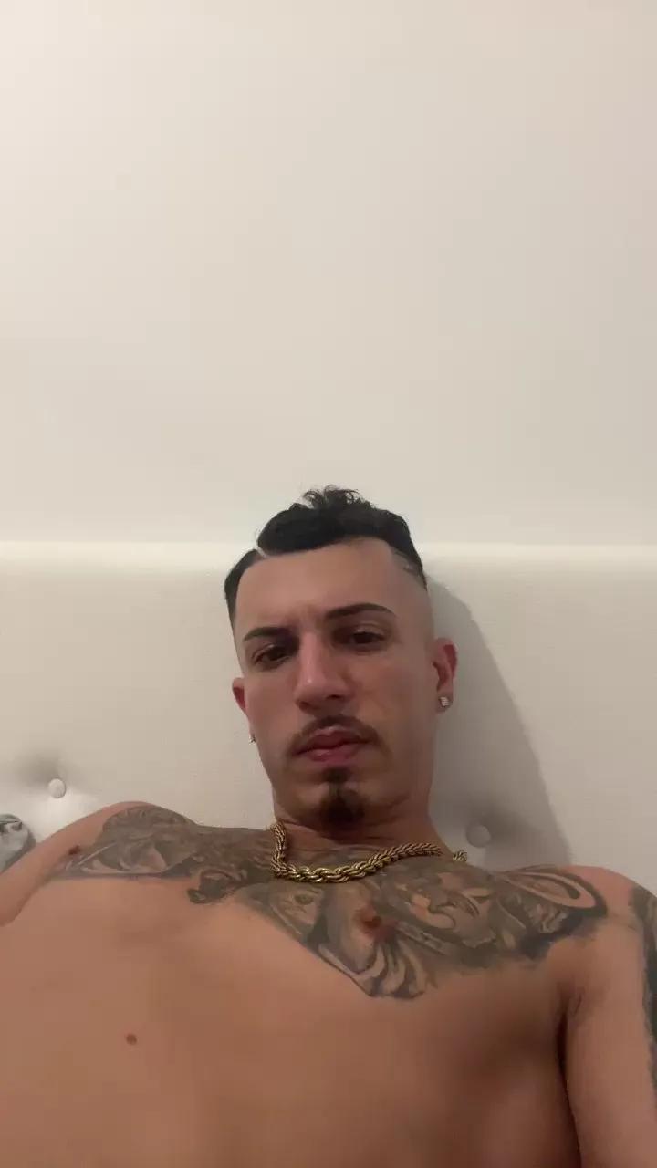 Offline Dolarboy on Cam4