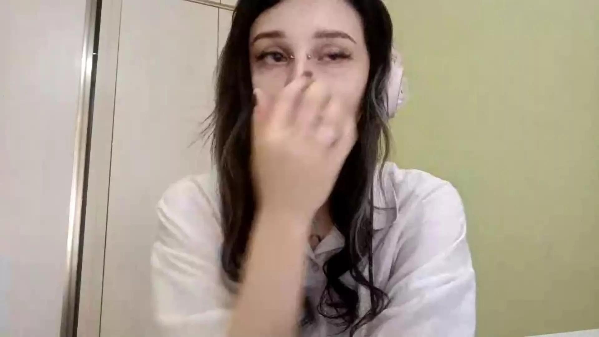 Offline DollyHailey on Cam4