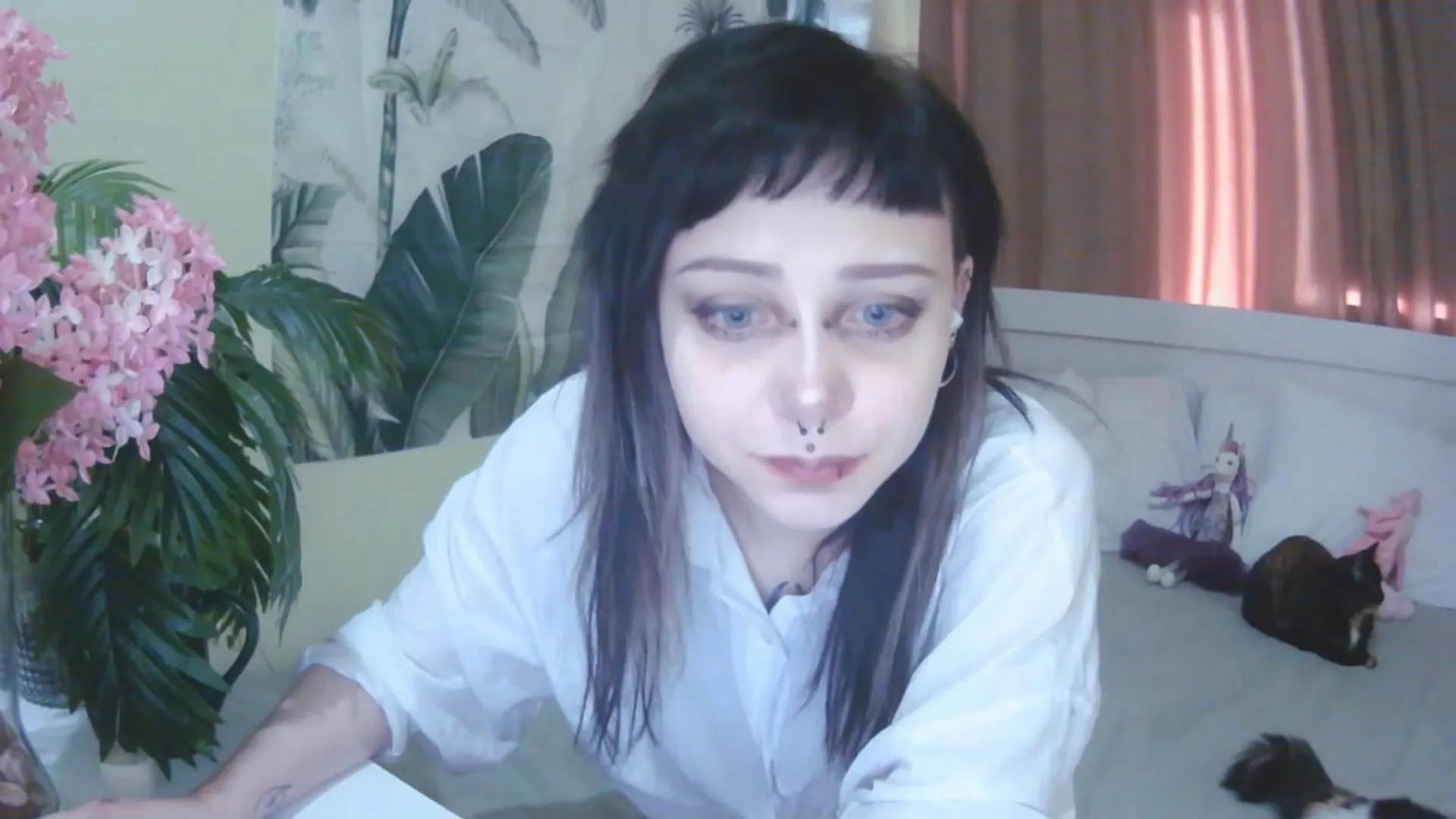 Offline DollyHailey on Cam4