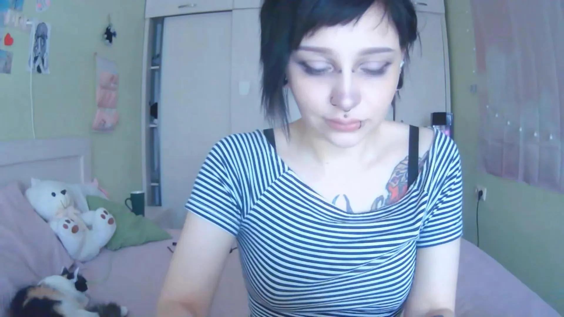 Offline DollyHailey on Cam4