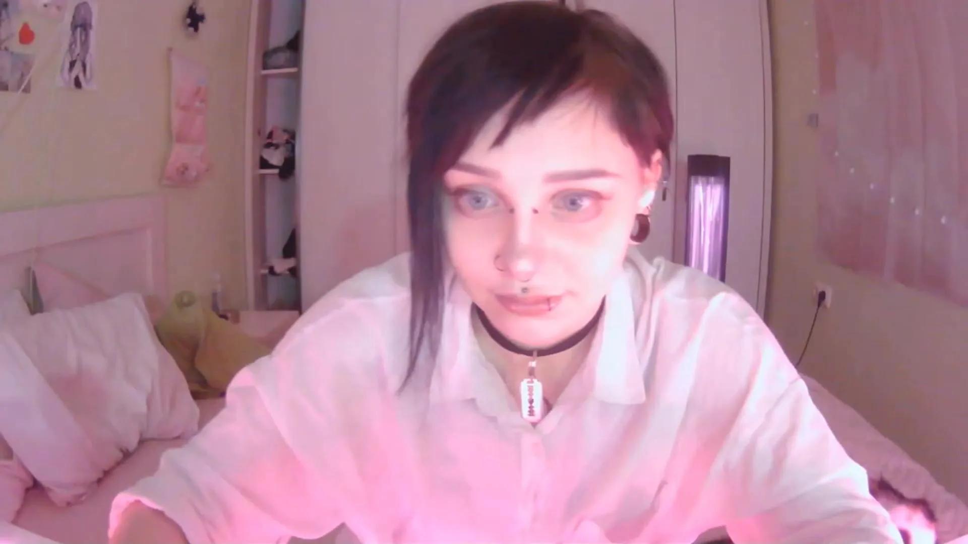 Offline DollyHailey on Cam4