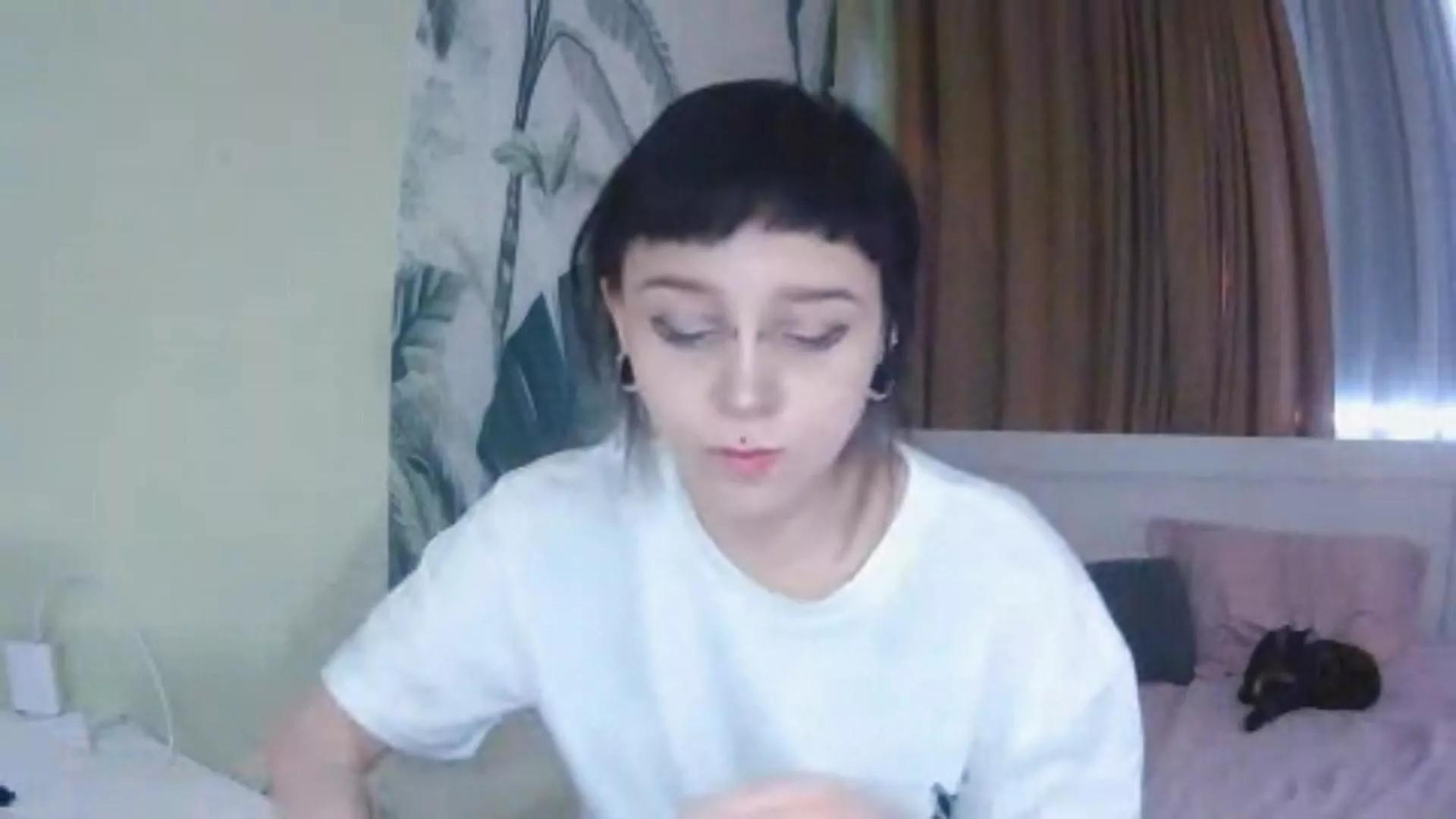 Offline DollyHailey on Cam4