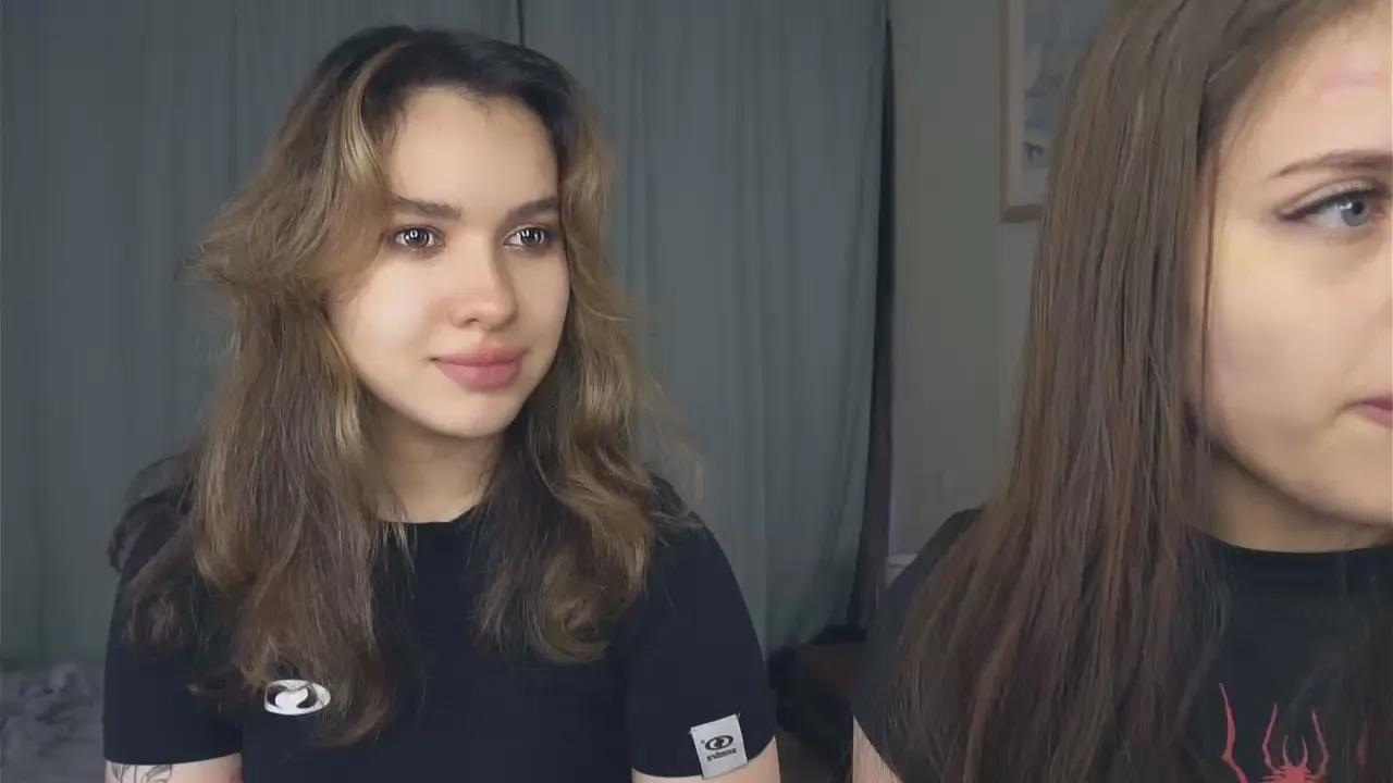 Offline EllaKawano on Cam4