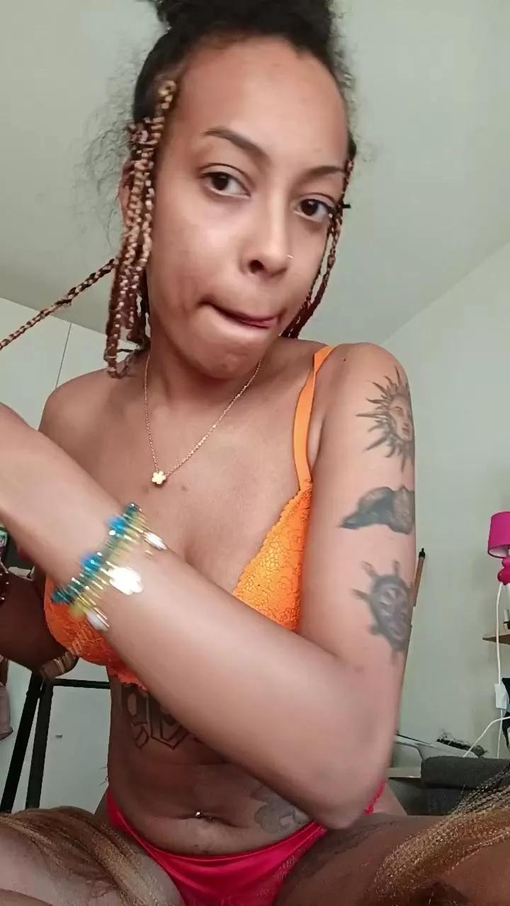 Offline elleblue_sexy on Cam4