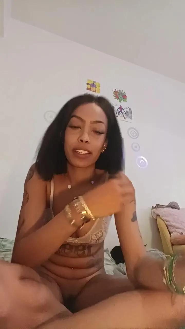 Offline elleblue_sexy on Cam4