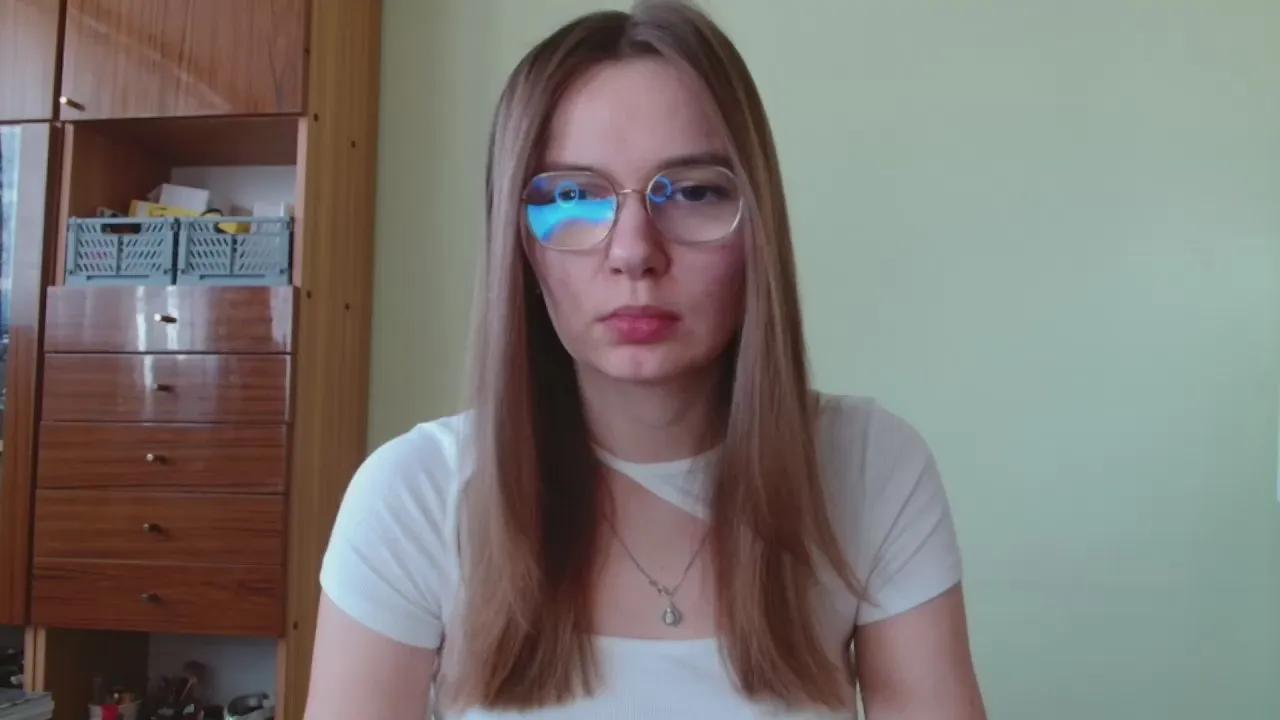 Offline EllyHEARTx on Cam4