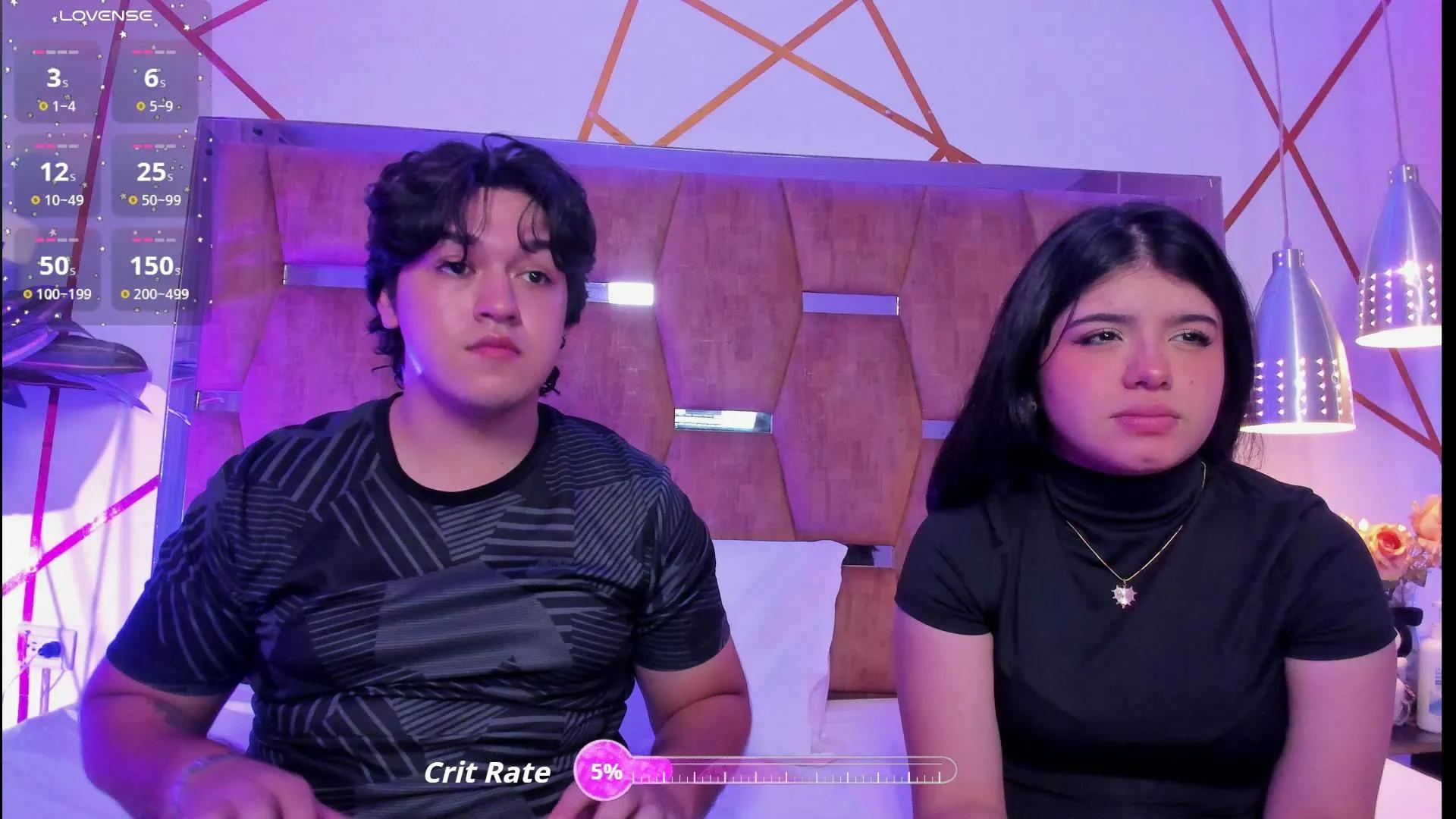 Offline EmilyANDrew on Cam4