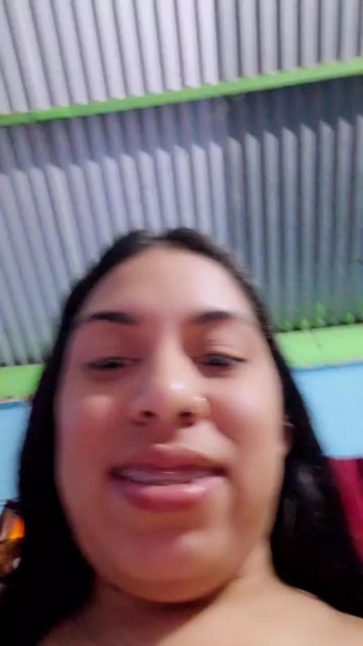 Offline girl_pee on Cam4