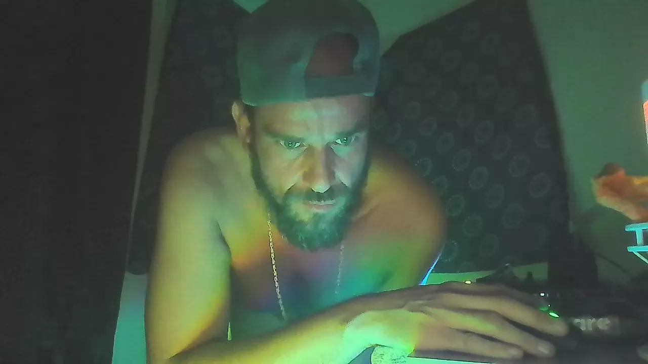 Offline GuyST on Cam4