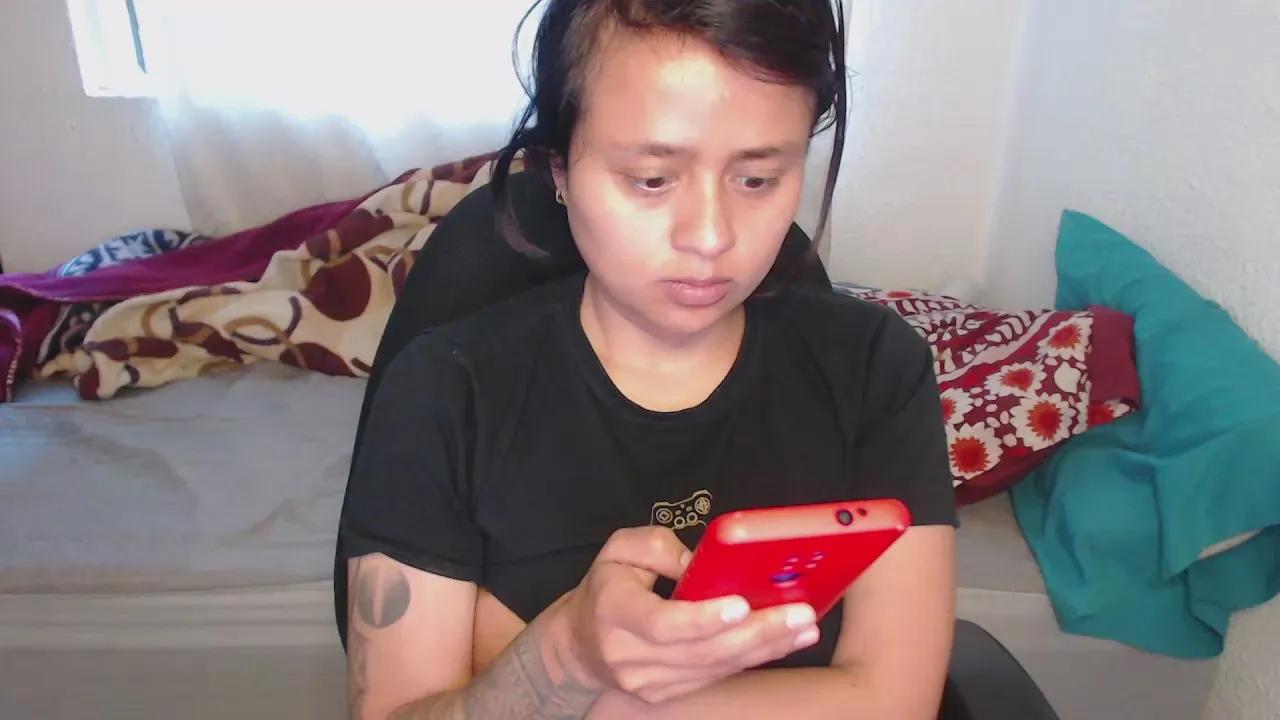 Offline hidden_passion1 on Cam4