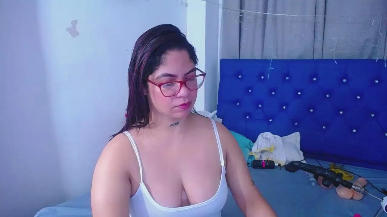 Offline horny_cougar1 on Cam4