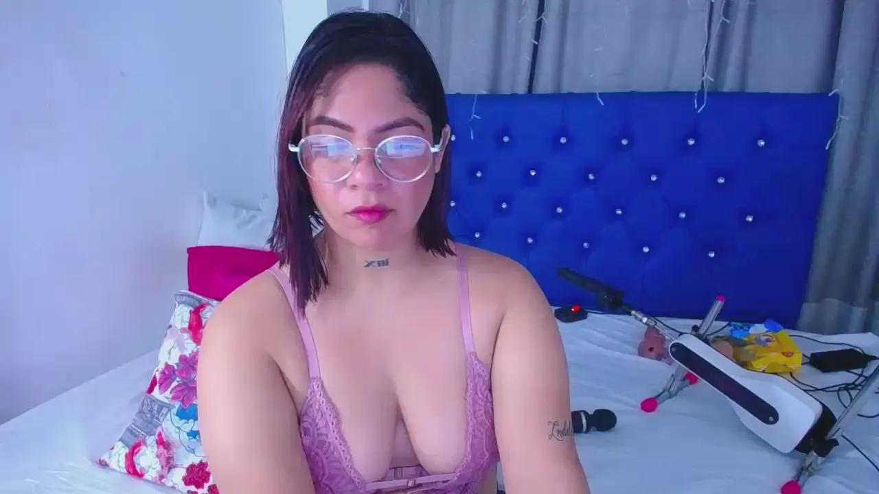 Offline horny_cougar1 on Cam4