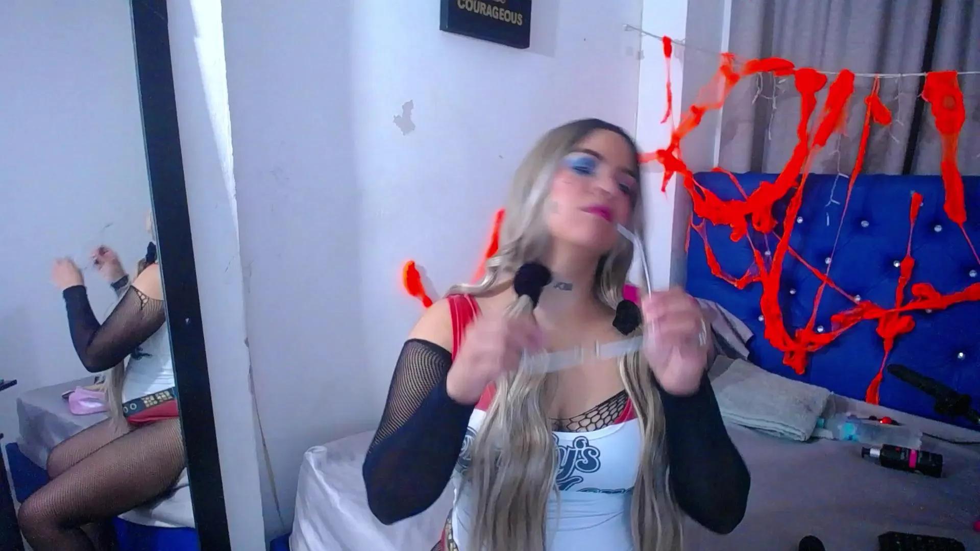 Offline horny_cougar1 on Cam4