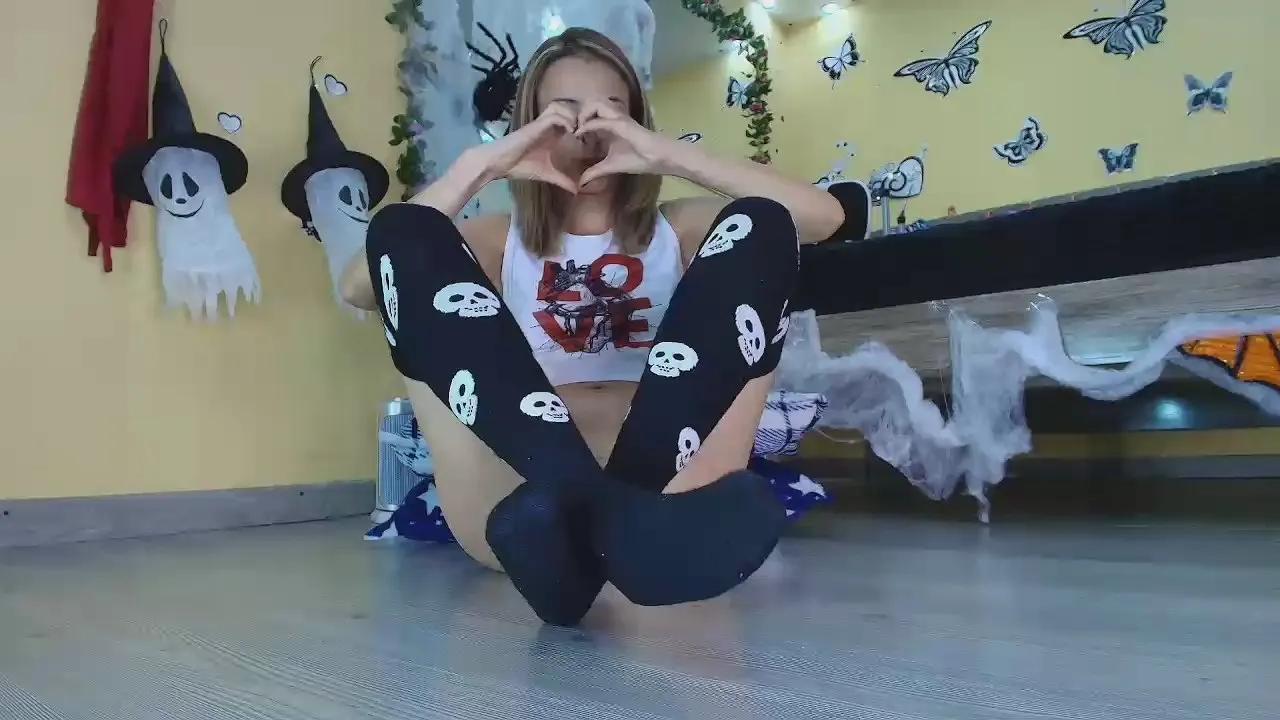 Offline HottCandy21 on Cam4