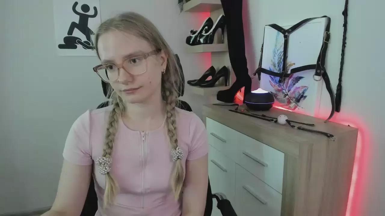 Offline hottieNancy on Cam4